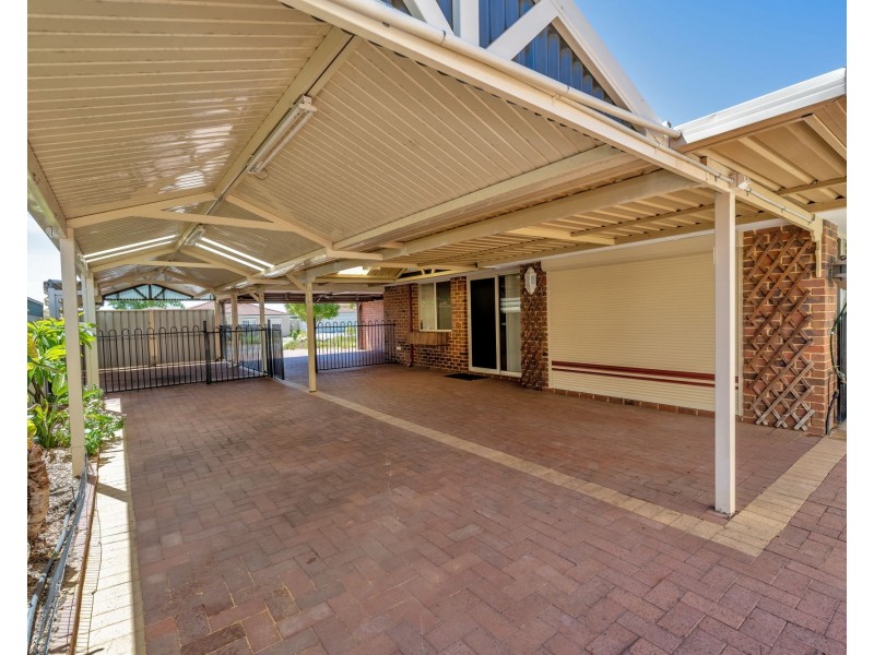 12 Colchester Ave, Orelia WA 6167