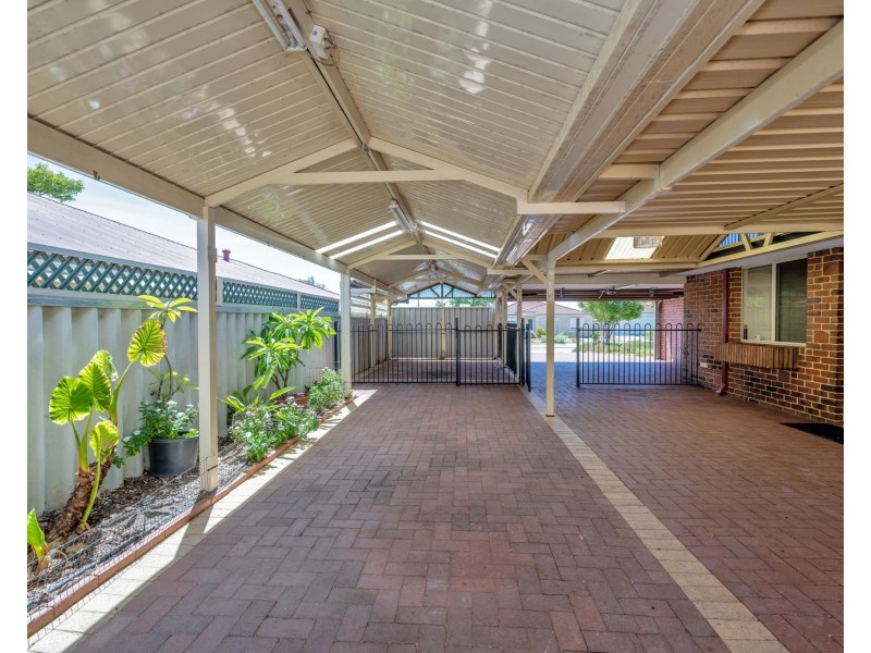 12 Colchester Ave, Orelia WA 6167