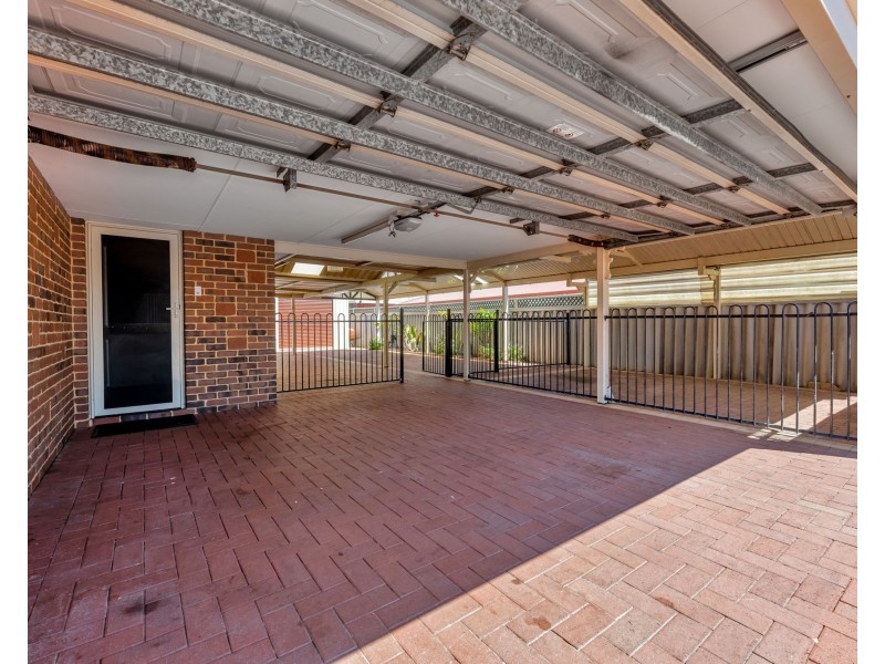 12 Colchester Ave, Orelia WA 6167
