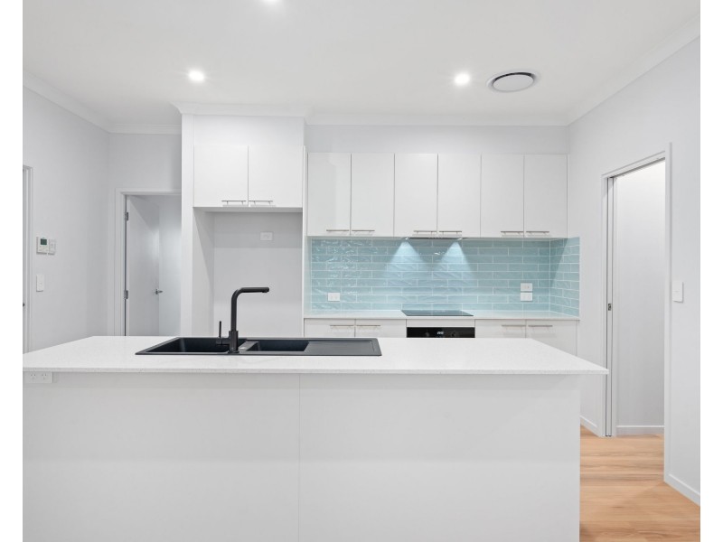 8 Magellan Street, Spring Mountain QLD 4124