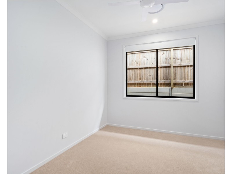 8 Magellan Street, Spring Mountain QLD 4124