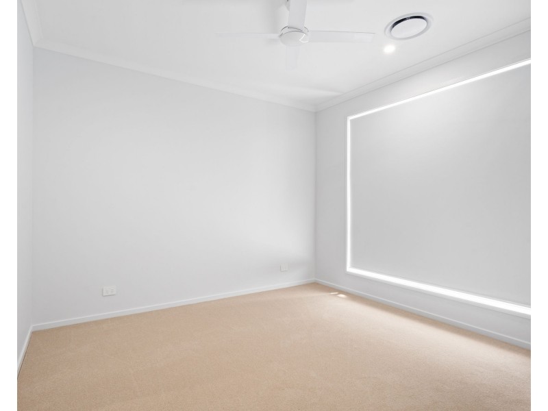 8 Magellan Street, Spring Mountain QLD 4124