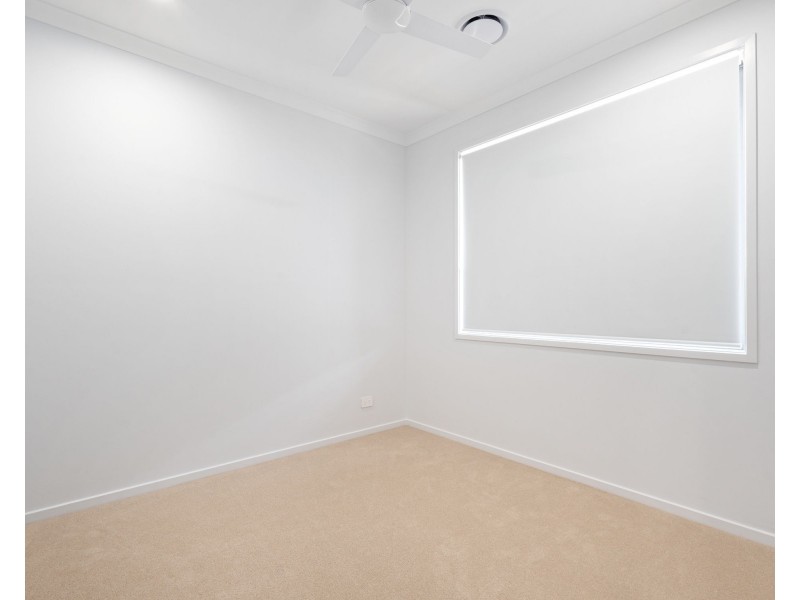 8 Magellan Street, Spring Mountain QLD 4124