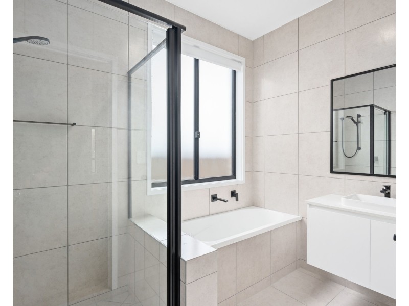 8 Magellan Street, Spring Mountain QLD 4124