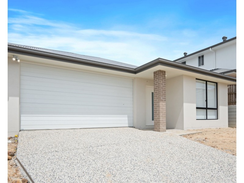 8 Magellan Street, Spring Mountain QLD 4124