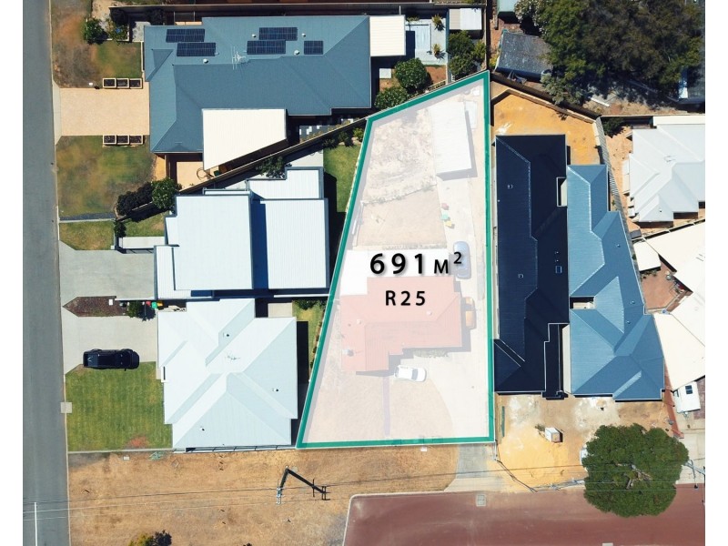 2 Hartree Close, Willagee WA 6156