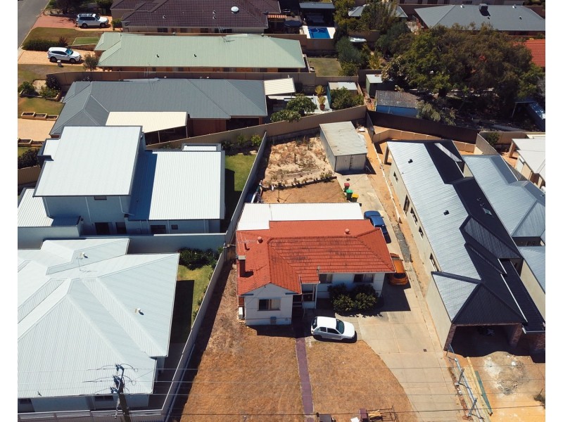 2 Hartree Close, Willagee WA 6156