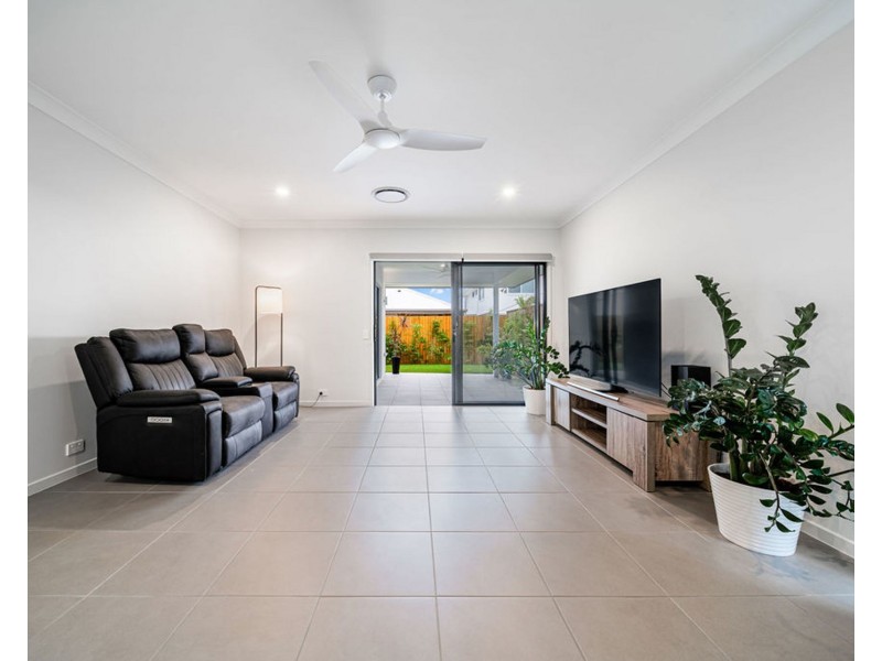 60 Valley Crescent, Palmview QLD 4553