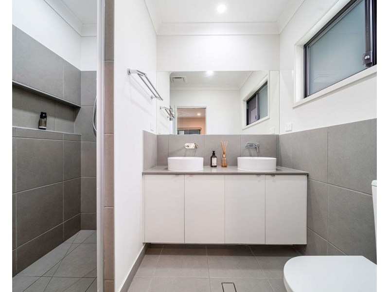 60 Valley Crescent, Palmview QLD 4553