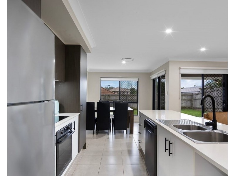 27 Bellinger Key, Pacific Pines QLD 4211