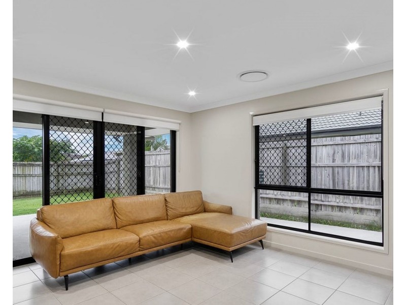 27 Bellinger Key, Pacific Pines QLD 4211