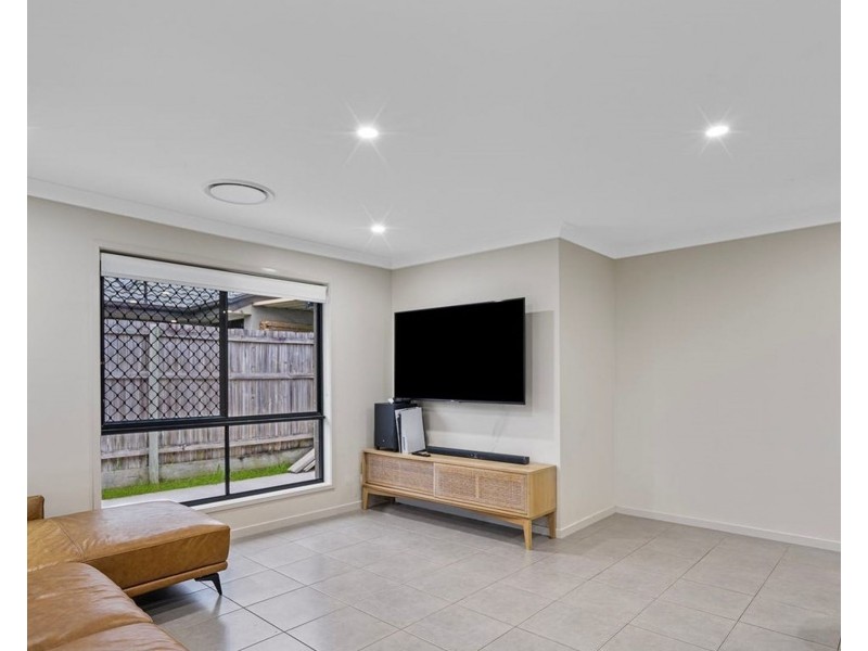 27 Bellinger Key, Pacific Pines QLD 4211