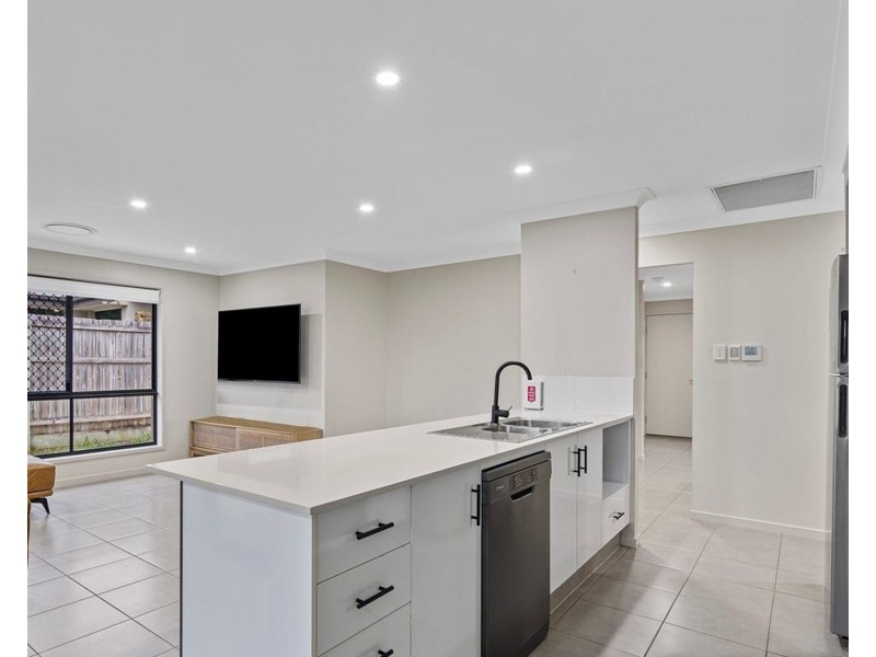 27 Bellinger Key, Pacific Pines QLD 4211