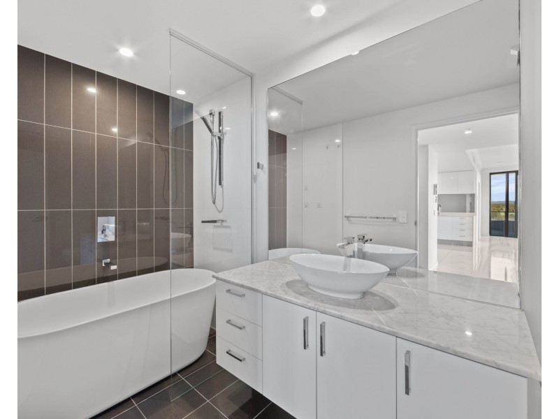 21006/5 Harbour Side Court, Biggera Waters QLD 4216