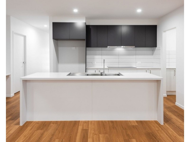 13 Wren Place, Branyan QLD 4670