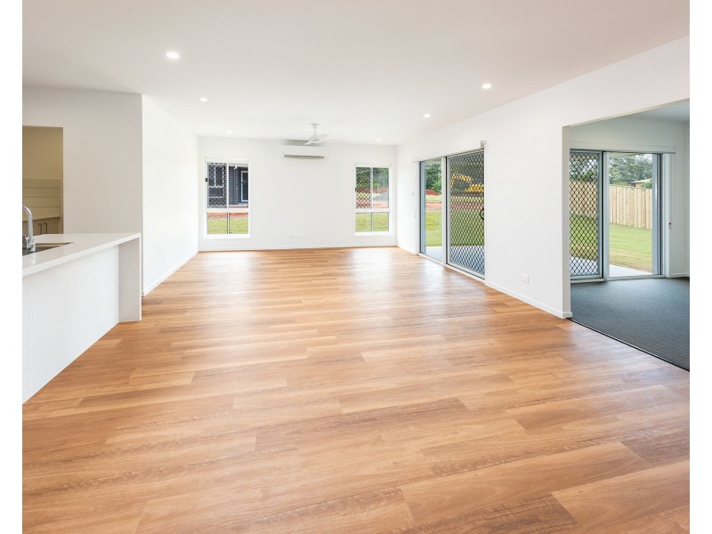 13 Wren Place, Branyan QLD 4670