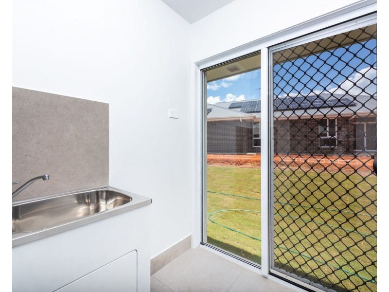 13 Wren Place, Branyan QLD 4670