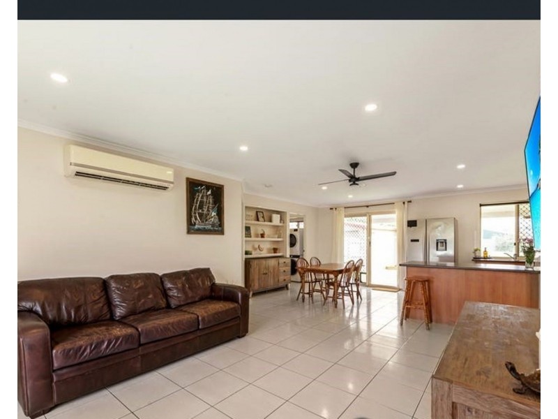 8 Hansen Street, Burnett Heads QLD 4670