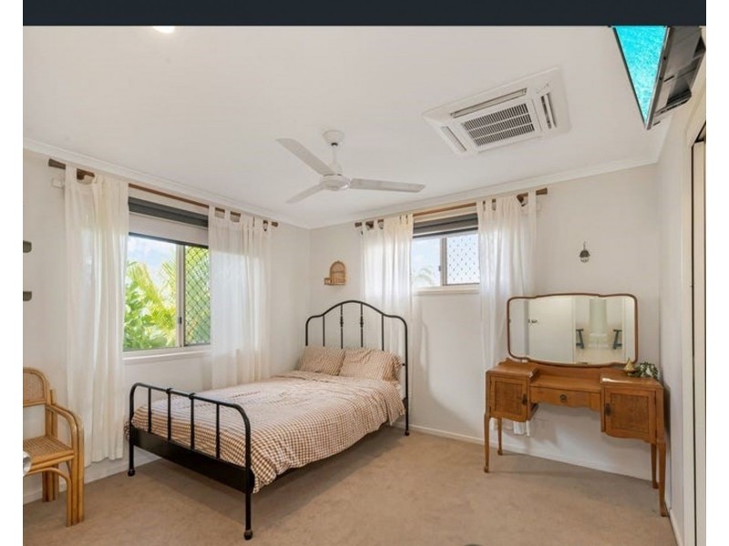 8 Hansen Street, Burnett Heads QLD 4670