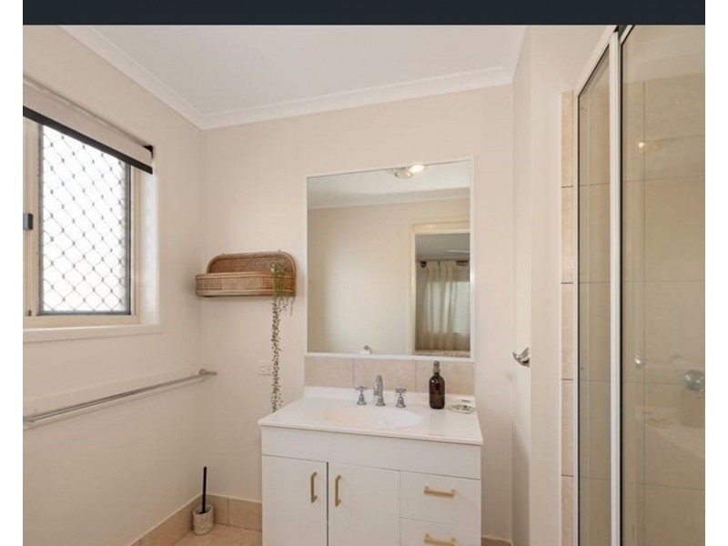 8 Hansen Street, Burnett Heads QLD 4670