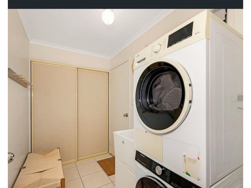 8 Hansen Street, Burnett Heads QLD 4670