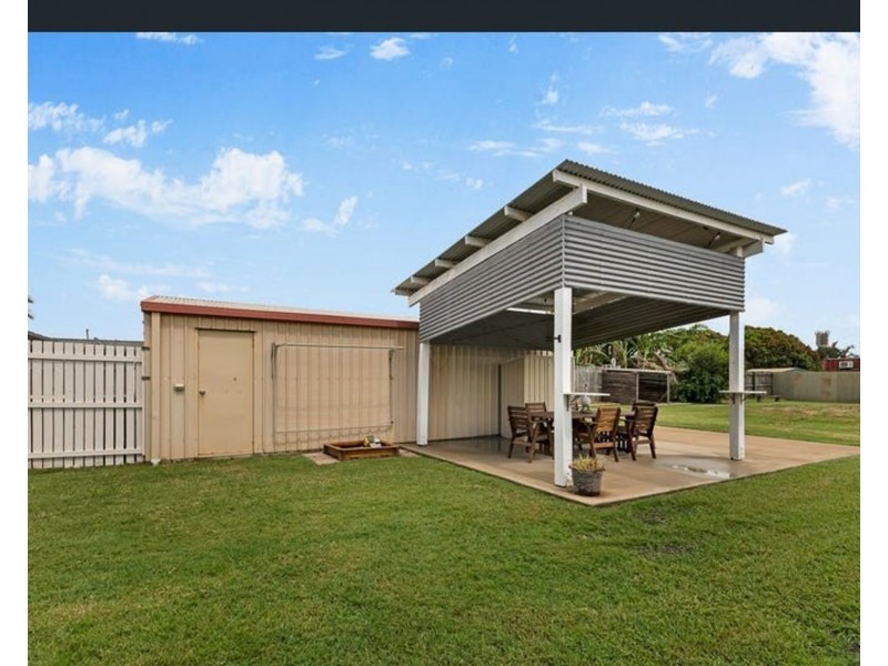 8 Hansen Street, Burnett Heads QLD 4670