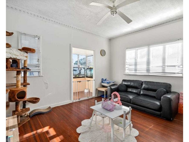 27 Seeney St, Zillmere QLD 4034