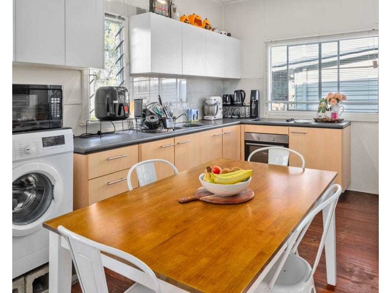 27 Seeney St, Zillmere QLD 4034