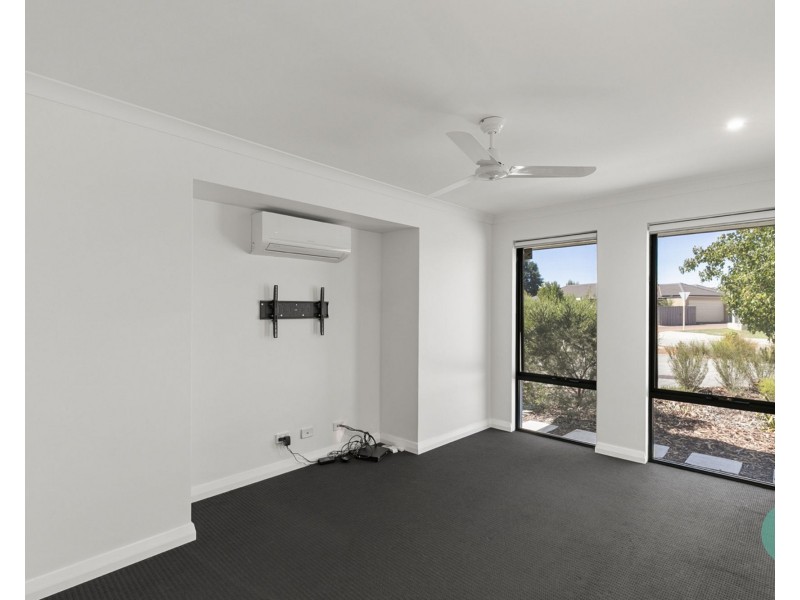 6 Moonstone Parkway, Wellard WA 6170