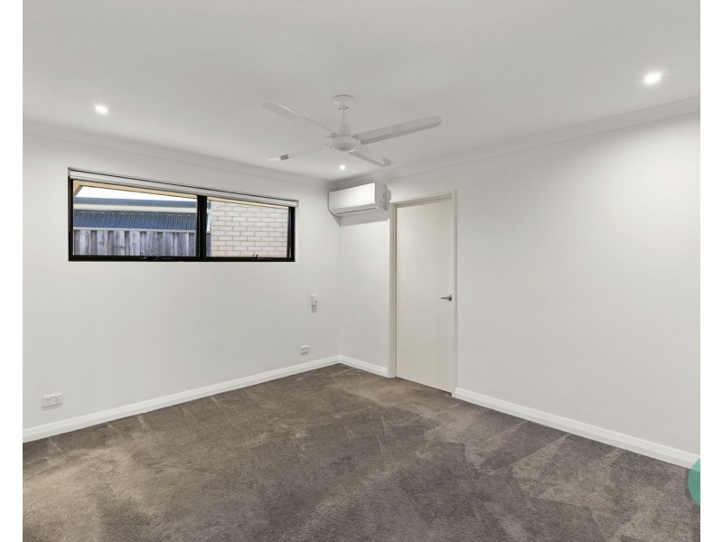 6 Moonstone Parkway, Wellard WA 6170