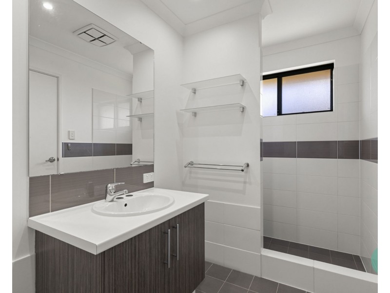 6 Moonstone Parkway, Wellard WA 6170