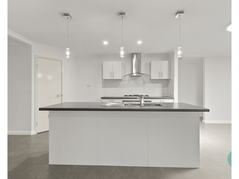 6 Moonstone Parkway, Wellard WA 6170