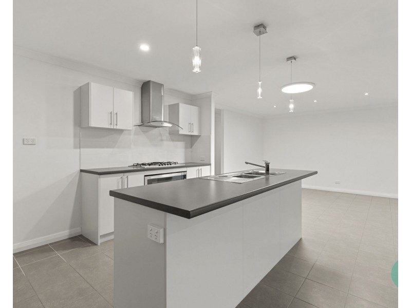 6 Moonstone Parkway, Wellard WA 6170