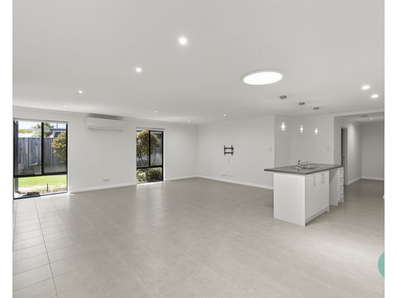 6 Moonstone Parkway, Wellard WA 6170