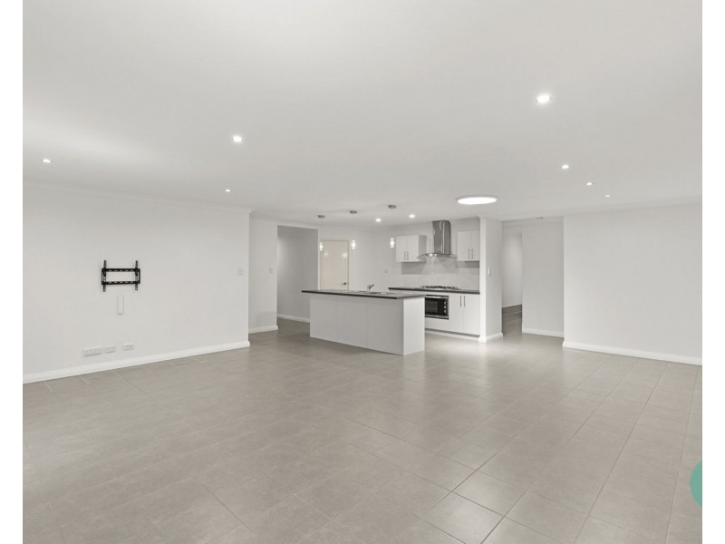 6 Moonstone Parkway, Wellard WA 6170