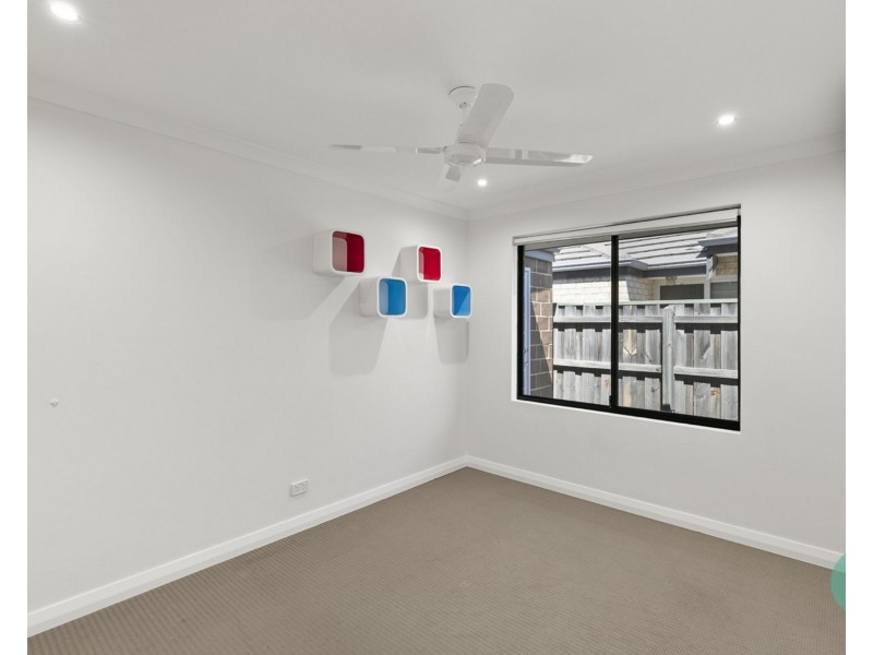 6 Moonstone Parkway, Wellard WA 6170