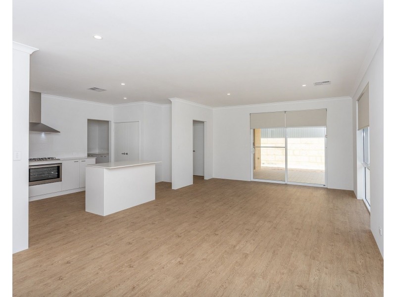 76 Serpentine Drive, South Guildford WA 6055