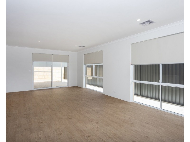 76 Serpentine Drive, South Guildford WA 6055