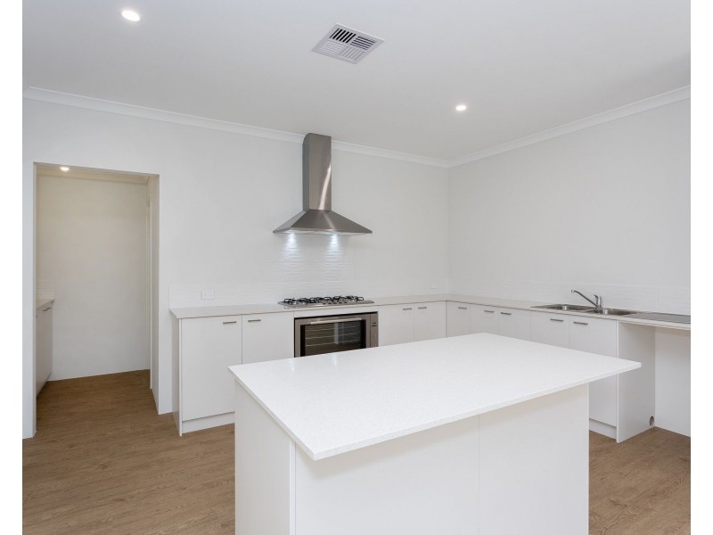 76 Serpentine Drive, South Guildford WA 6055