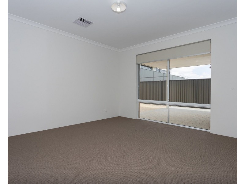 76 Serpentine Drive, South Guildford WA 6055