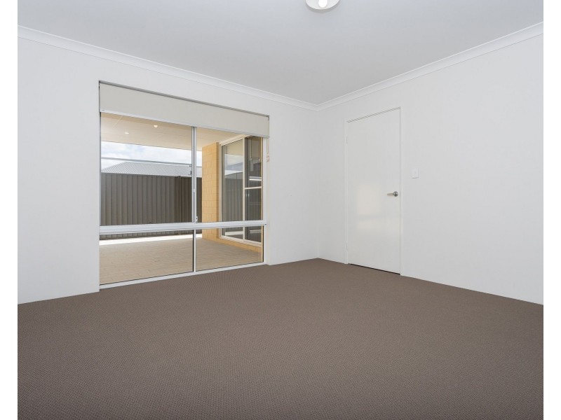 76 Serpentine Drive, South Guildford WA 6055