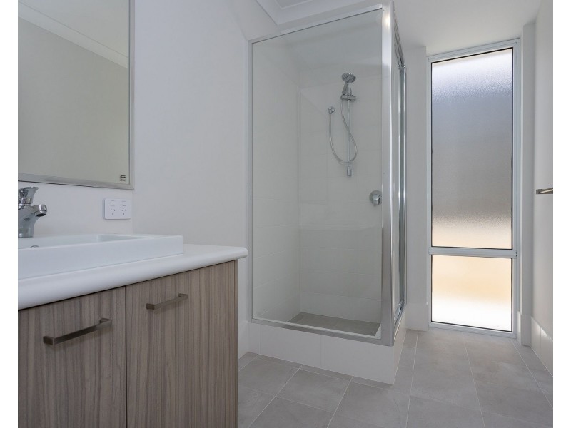 76 Serpentine Drive, South Guildford WA 6055