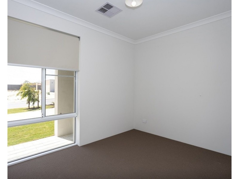 76 Serpentine Drive, South Guildford WA 6055