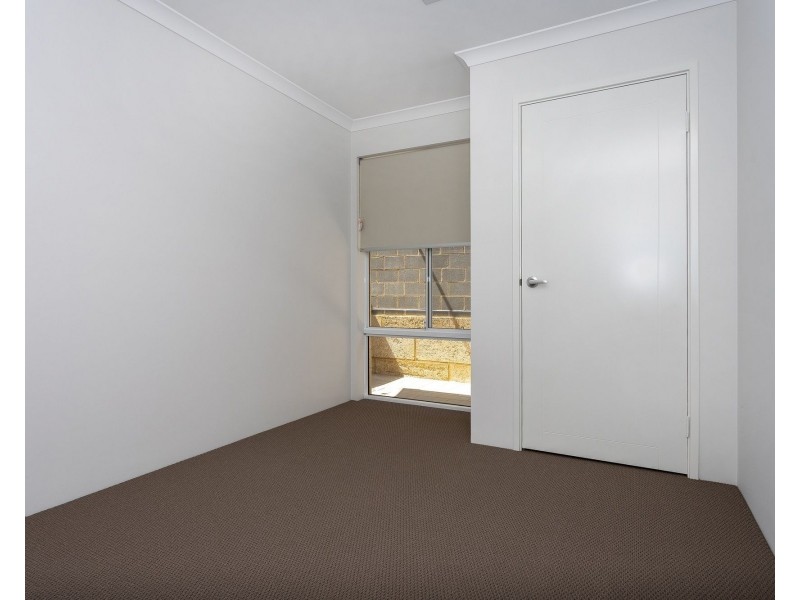 76 Serpentine Drive, South Guildford WA 6055