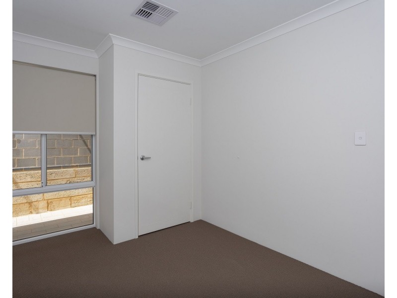 76 Serpentine Drive, South Guildford WA 6055