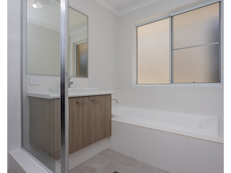 76 Serpentine Drive, South Guildford WA 6055