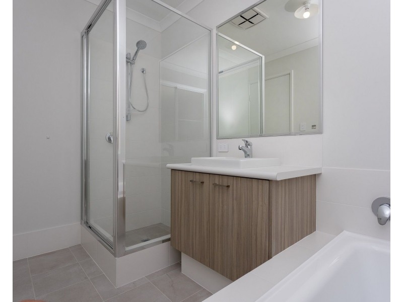 76 Serpentine Drive, South Guildford WA 6055