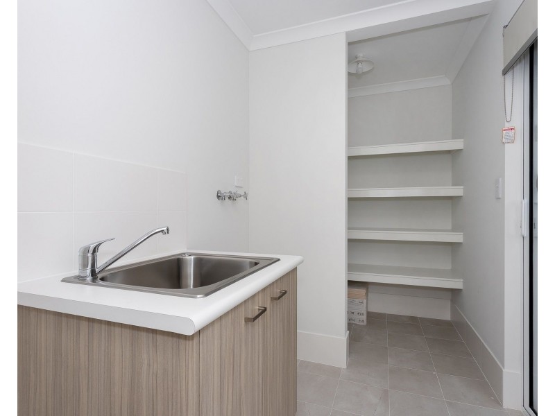 76 Serpentine Drive, South Guildford WA 6055