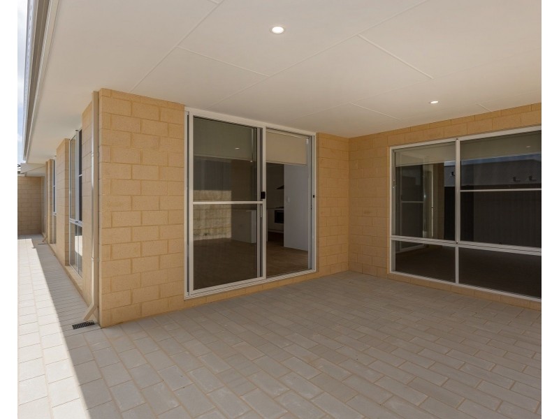 76 Serpentine Drive, South Guildford WA 6055