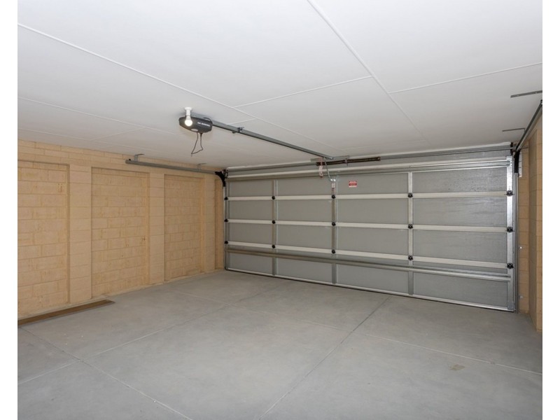 76 Serpentine Drive, South Guildford WA 6055